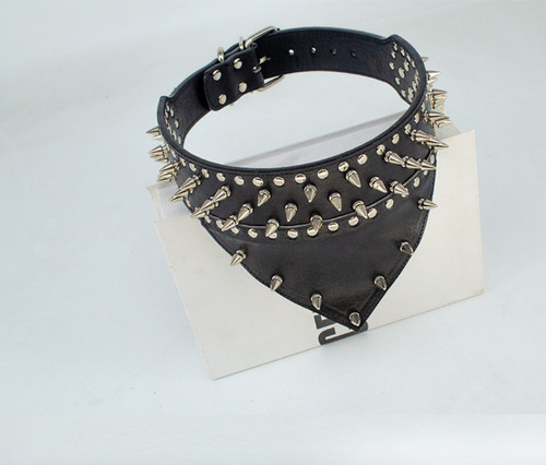 Collare bandana cane borchiato
